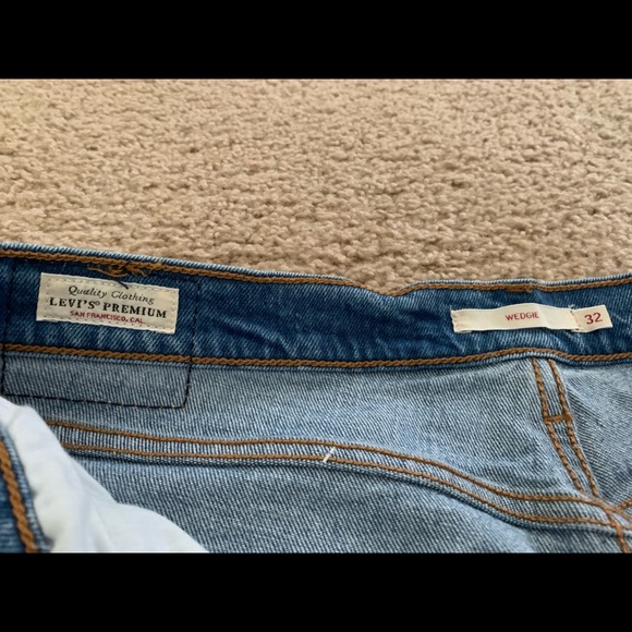 LEVI Wedgie Distressed Jean - Picture 7 of 10